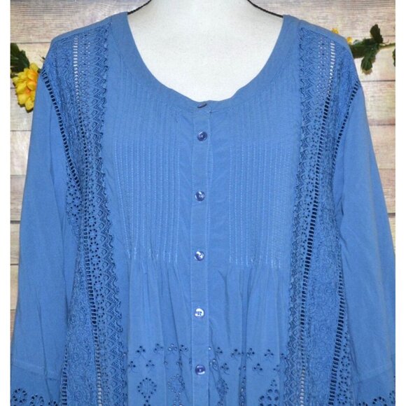 Roaman's Women's 28W Blue Eyelet Blouse Tunic Top Button Front 3/4 Sleeve Comfy - Picture 2 of 14